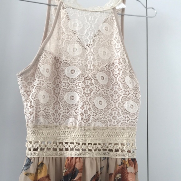 Lace floral dress size medium - Picture 5 of 10